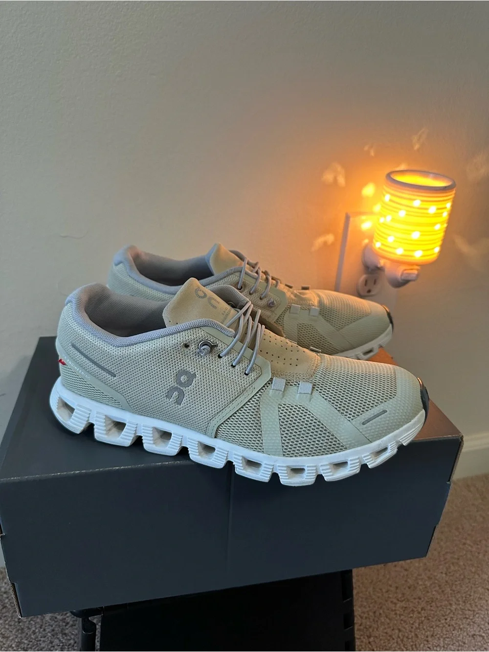 On Cloud 5, Women’s Athletic Shoes - Sand/White size W9
